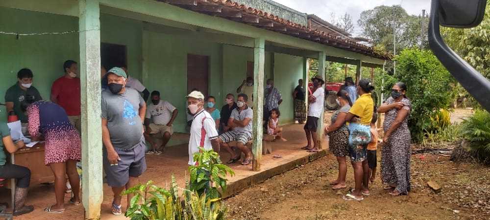 Secretaria de Agricultura, SENAR e Sindicato dos Produtores de Camacã distribuem 100 cestas básicas para agricultores